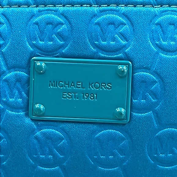 Michael Kors Shoulder Tote Jet Set Signature Quilted Bag Turquoise Neoprene - Picture 2 of 10